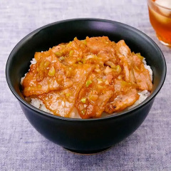 やみつき豚バラ丼